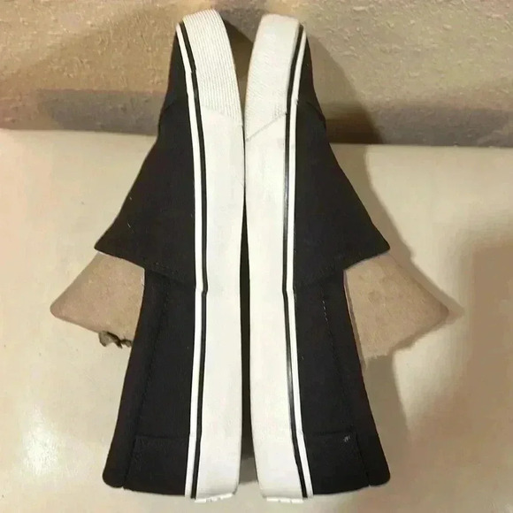 Tom’s slip on loafers size 11 - Picture 3 of 6